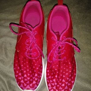 Women's Nike Roshe Runs tennis shoes